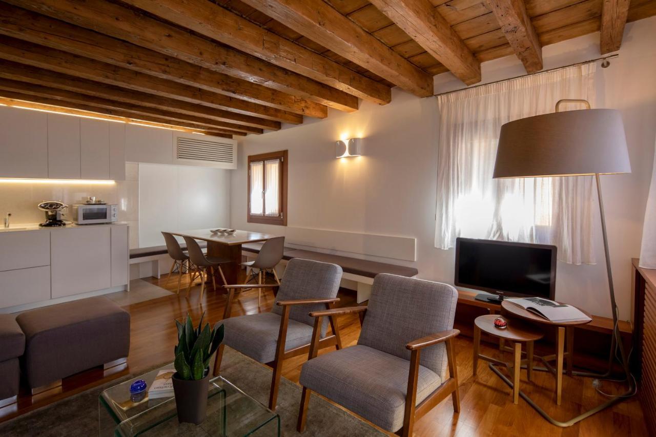 Ca' Della Scimmia-the Welcomist In *
