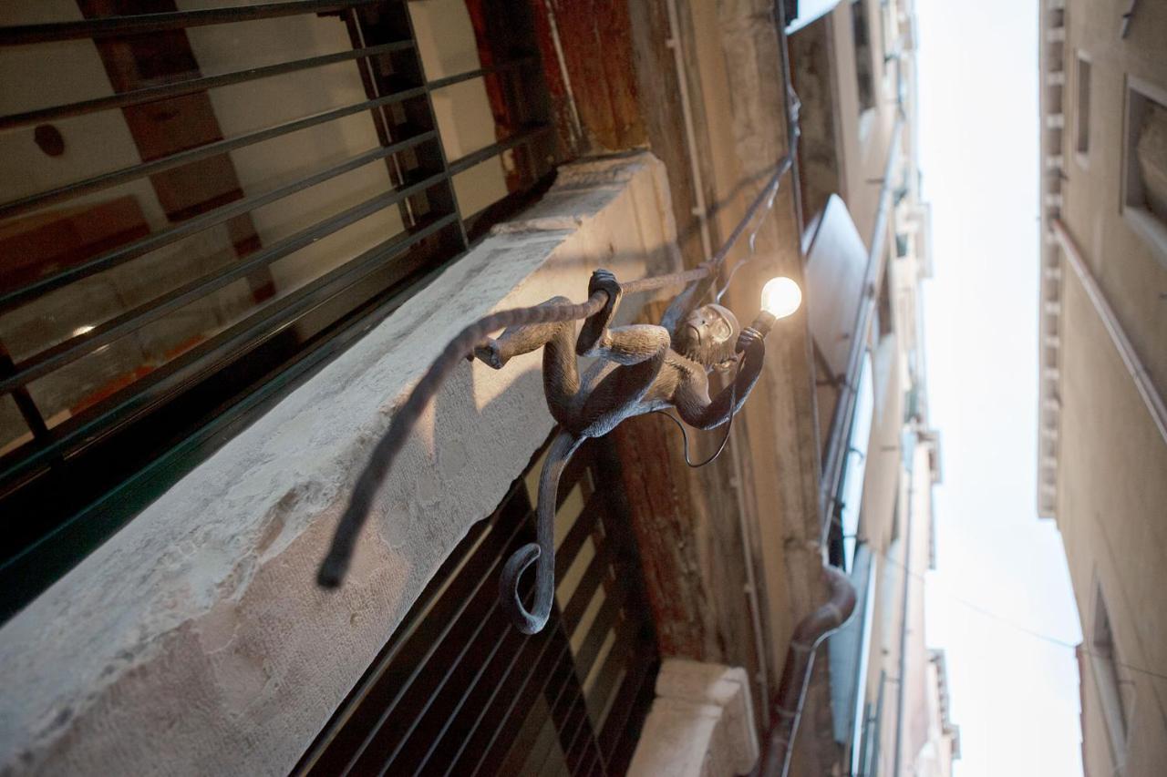 Ca' Della Scimmia-the Welcomist In *